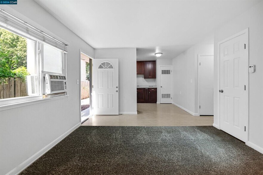 Building Photo - 1417 Berrellesa St