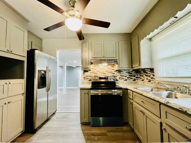 Building Photo - 107 Evelyn Dr