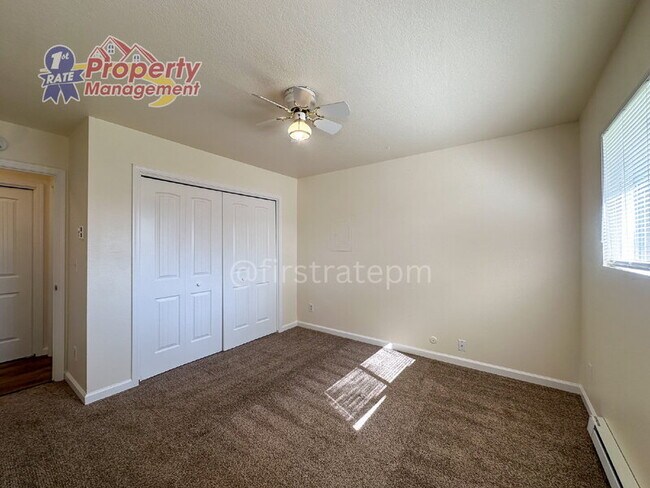 Building Photo - 1826 N Crestmont Dr