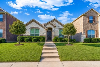Building Photo - Golf Course Vibes at Home! Stylish 4BR Beauty with Private Putting Green in Fort Worth – Section ...