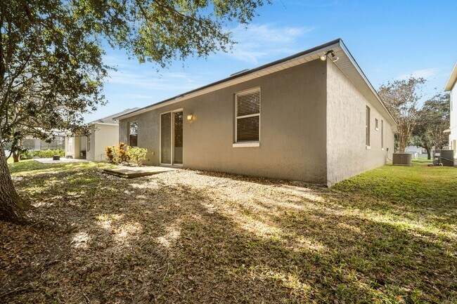 Building Photo - Cozy 4/2 Home Nestled in a Gated Community