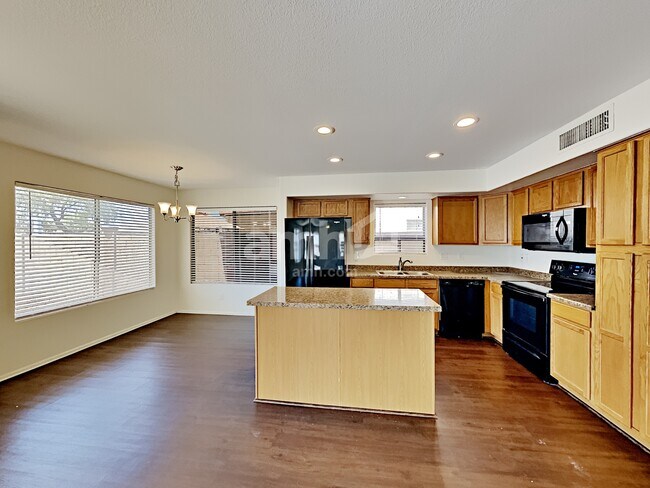 Building Photo - 12323 W Medlock Dr