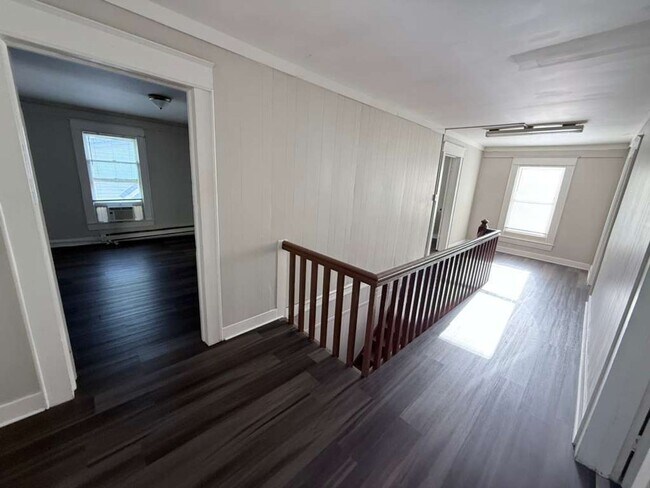 Building Photo - 313 4th St