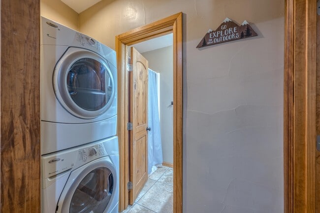 Building Photo - 160 Sun Mountain Loop