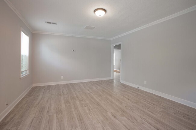 Building Photo - 1009 McEvers Rd