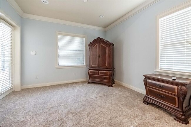 Building Photo - 6658 Cres Woods Cir