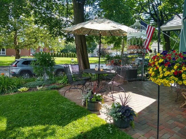 Garden patio - 273 Hickok Ave