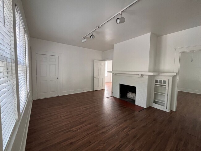 Building Photo - 2200 Rio Grande St