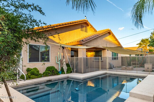 Building Photo - 2833 E Cobalt St