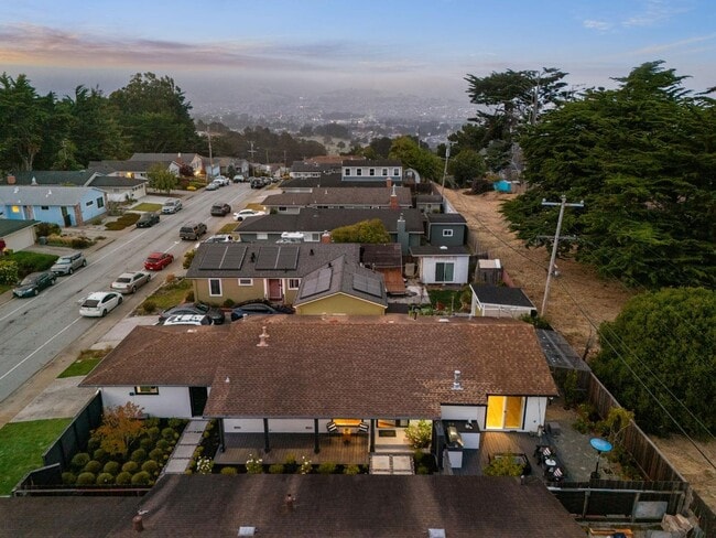 Building Photo - 2501 Fleetwood Dr
