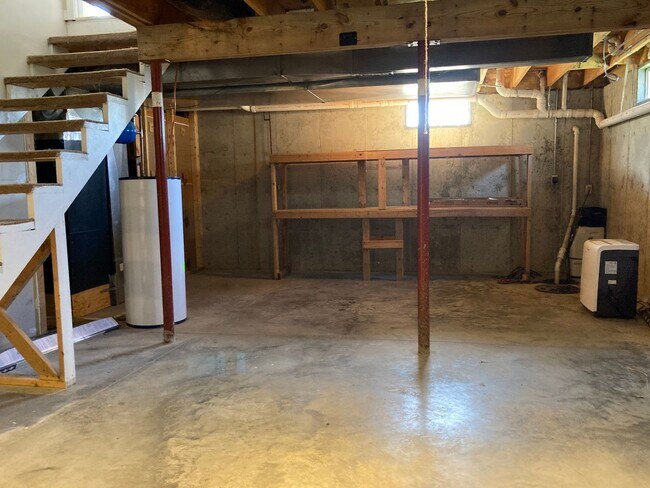 Building Photo - **Backyard offers County Setting in City L...