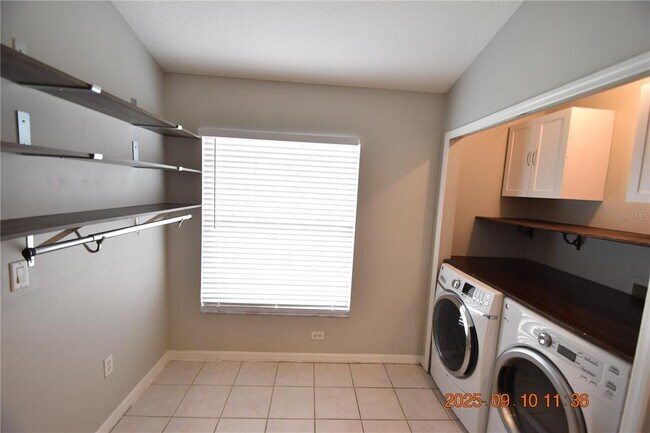 Building Photo - 12913 Lake Vista Dr