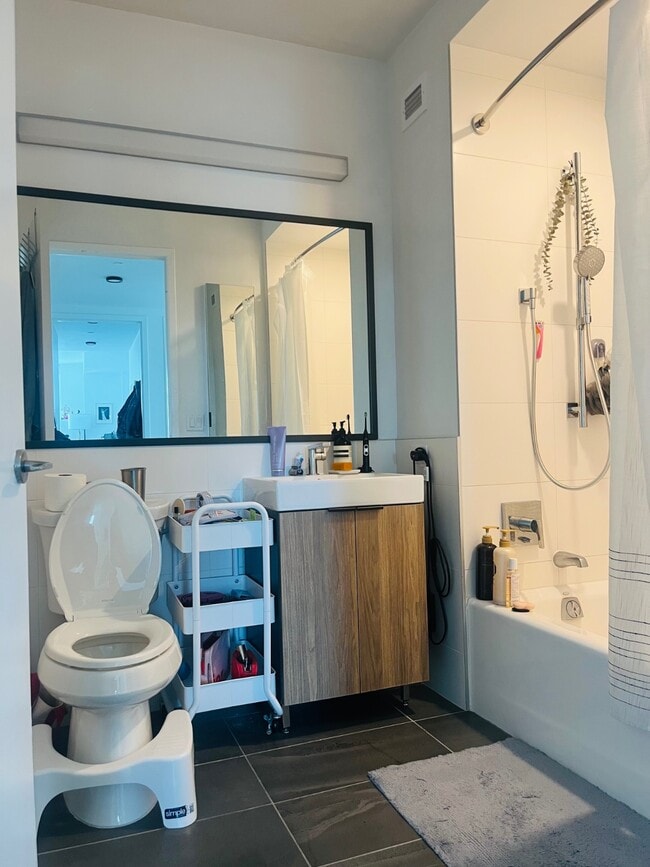 Building Photo - 1-15-15 57th Ave