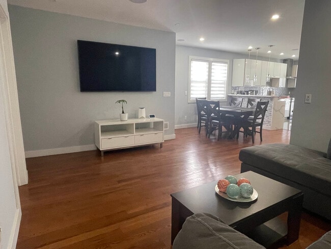 Building Photo - 26 Armm Ave