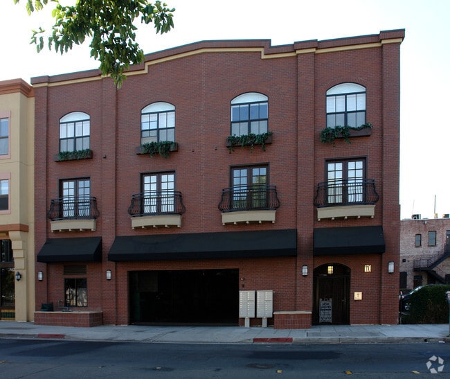 Building Image - 110 5th St