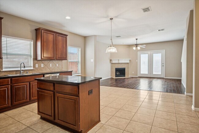 Building Photo - Awesome family home!