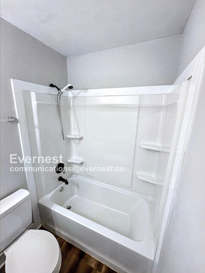 Building Photo - 8277 Redwood Dr