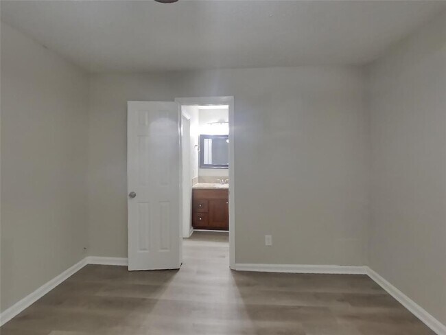 Building Photo - 4803 Tealgate Dr
