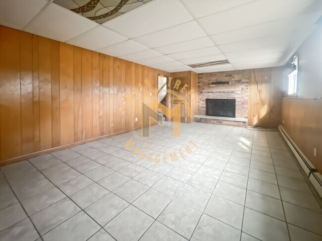 Building Photo - 1110 Lourdes Ave