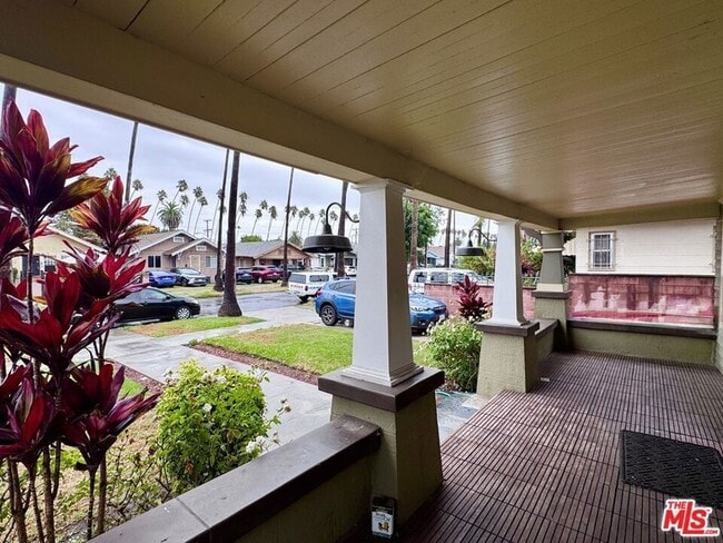 Building Photo - 4613 S Van Ness Ave