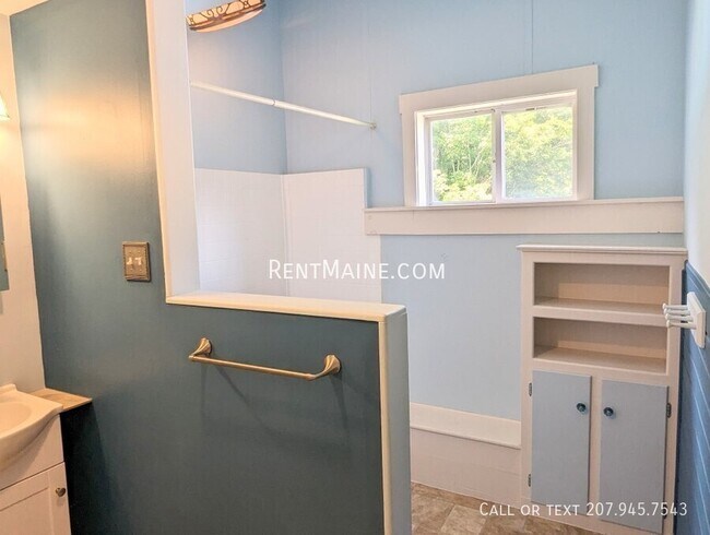 Building Photo - 54 Penobscot St