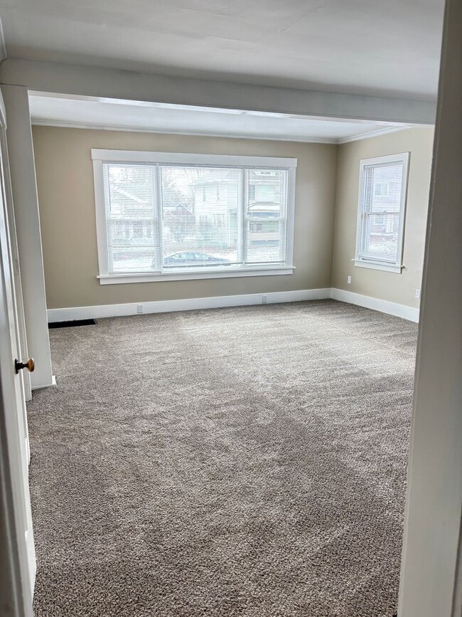 Building Photo - Newly Remodeled 4 Bedroom / 2 Bathroom House in the '07