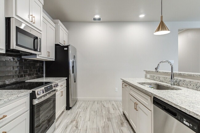 Building Photo - Brand new townhomes in Frenship East!