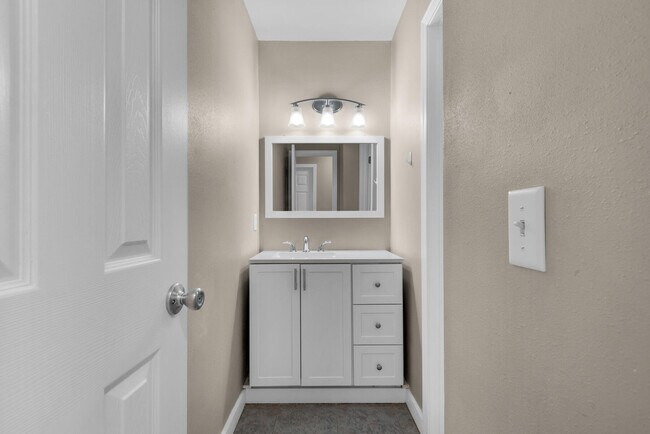 Building Photo - 62 4th Ave