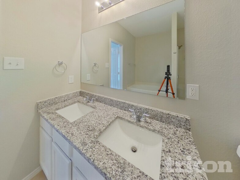 Building Photo - 12417 Worthington Ln