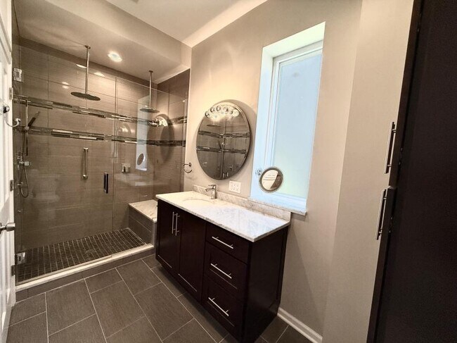Building Photo - 1 bedroom in Chicago IL 60642