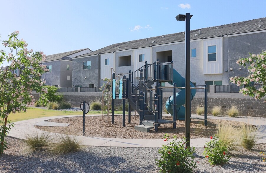Building Photo - 8425 N 22nd Dr