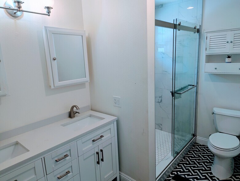Primary suite bathroom - 4431 Purdue Ave