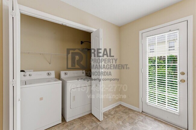 Building Photo - 6066 Sagi Cir