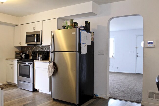 Building Photo - 1559 Frebis Ave