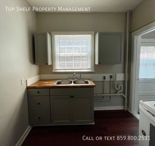 Building Photo - One Bedroom in Frankfort!