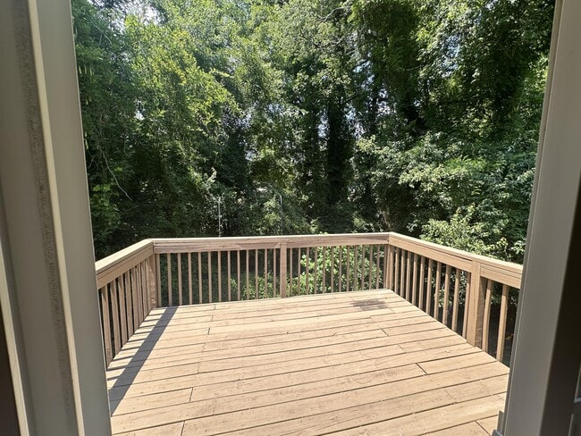 Building Photo - 106 Mossy Oak Ln