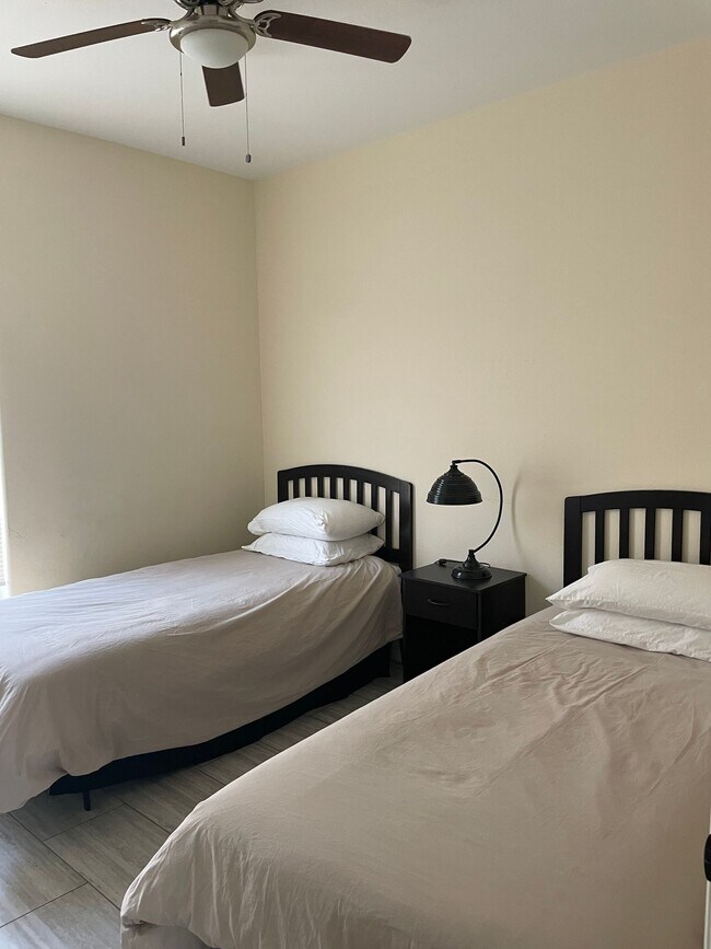 Building Photo - 1 bedroom /1 bathroom units available in a brand new complex!  Move in now!!