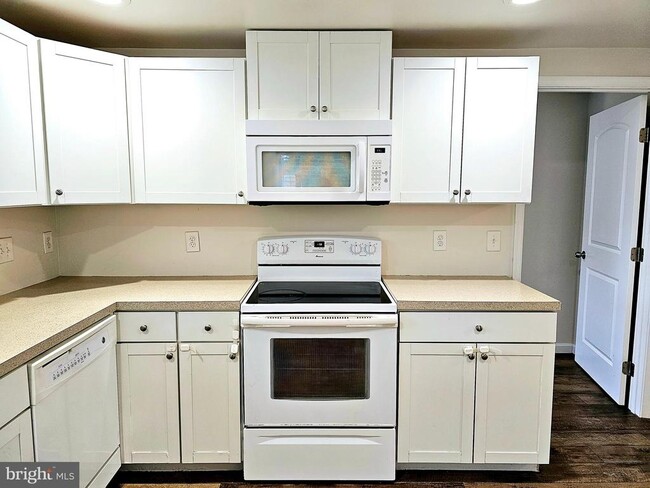 Building Photo - 143 Mitscher Rd