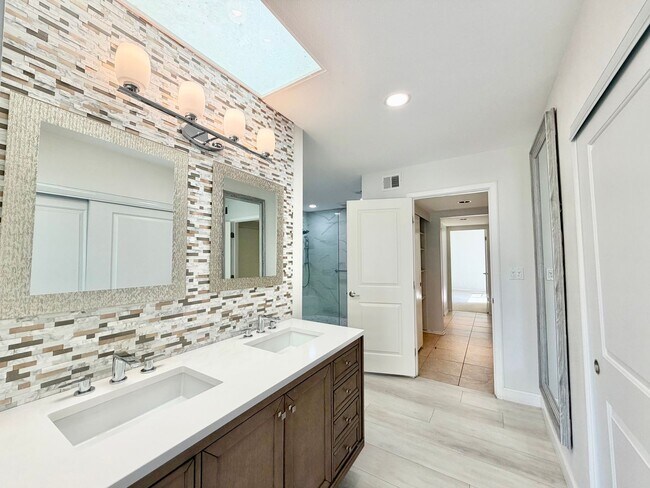 Building Photo - 34983 Mission Hills Dr