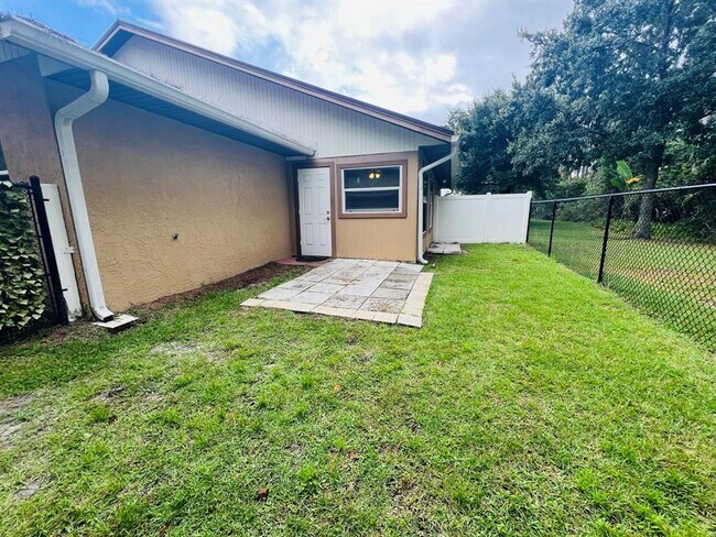 Building Photo - 36 Rainstone Ln