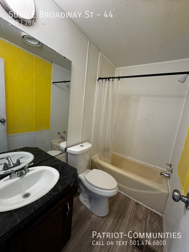 Building Photo - 5030 E Broadway St