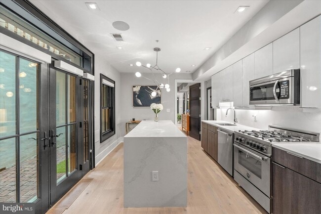 Building Photo - 1429 W Street NW Unit 1