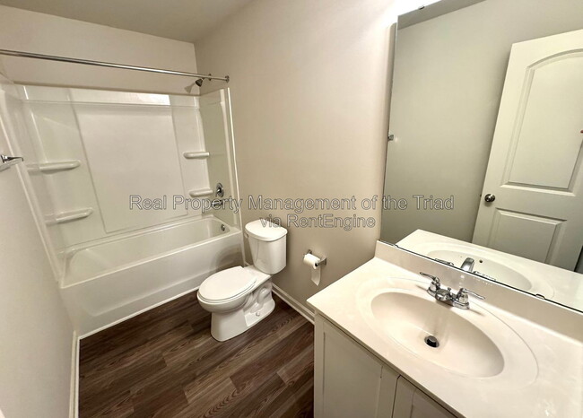 Building Photo - 4104 Devonwood Ct