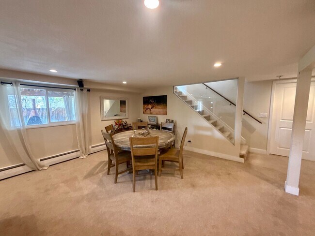 Building Photo - Sprawling 6 BR 4 BA Applewood Paradise - Live in Luxury with this Entertainer's Dream!