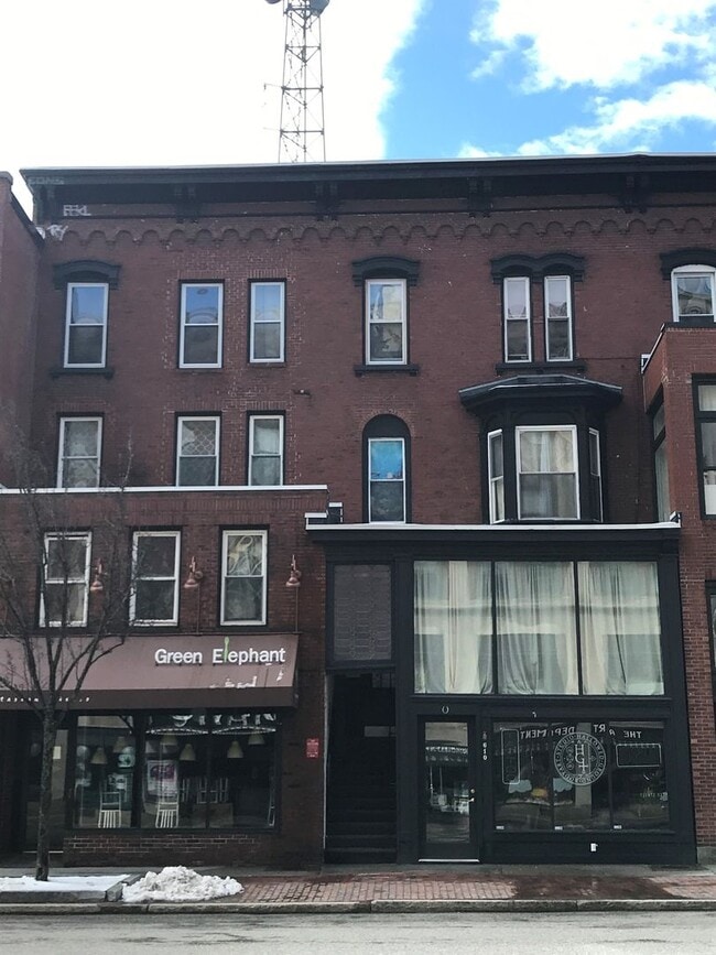 Building Photo - 610 Congress St