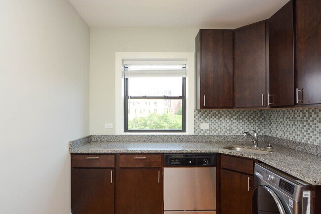 Building Photo - 2917 N Mildred Ave