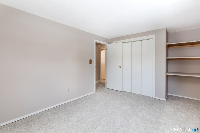 Building Photo - 10 Apple Tree Rd