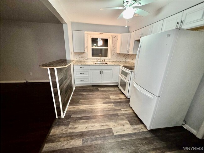 Building Photo - 35 Park Ave