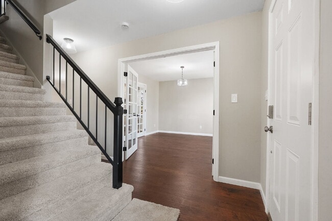 Building Photo - *RESERVED - Contact Us to Submit A Backup App!* Fully Renovated 4BR/2.5BA Gem in Sought-After Ben...