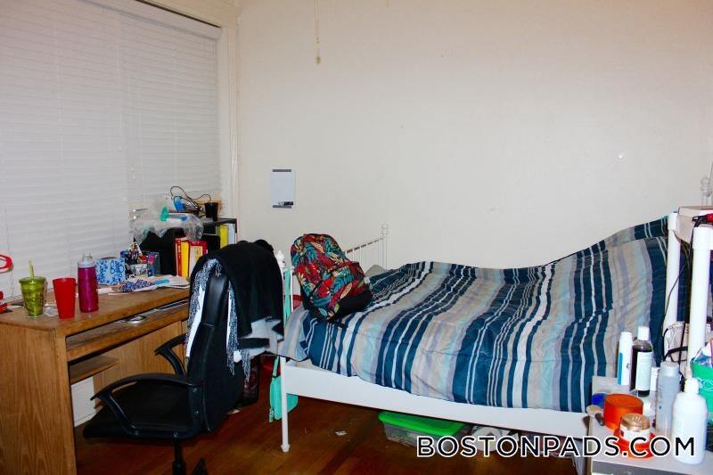 Building Photo - 463 Park Dr